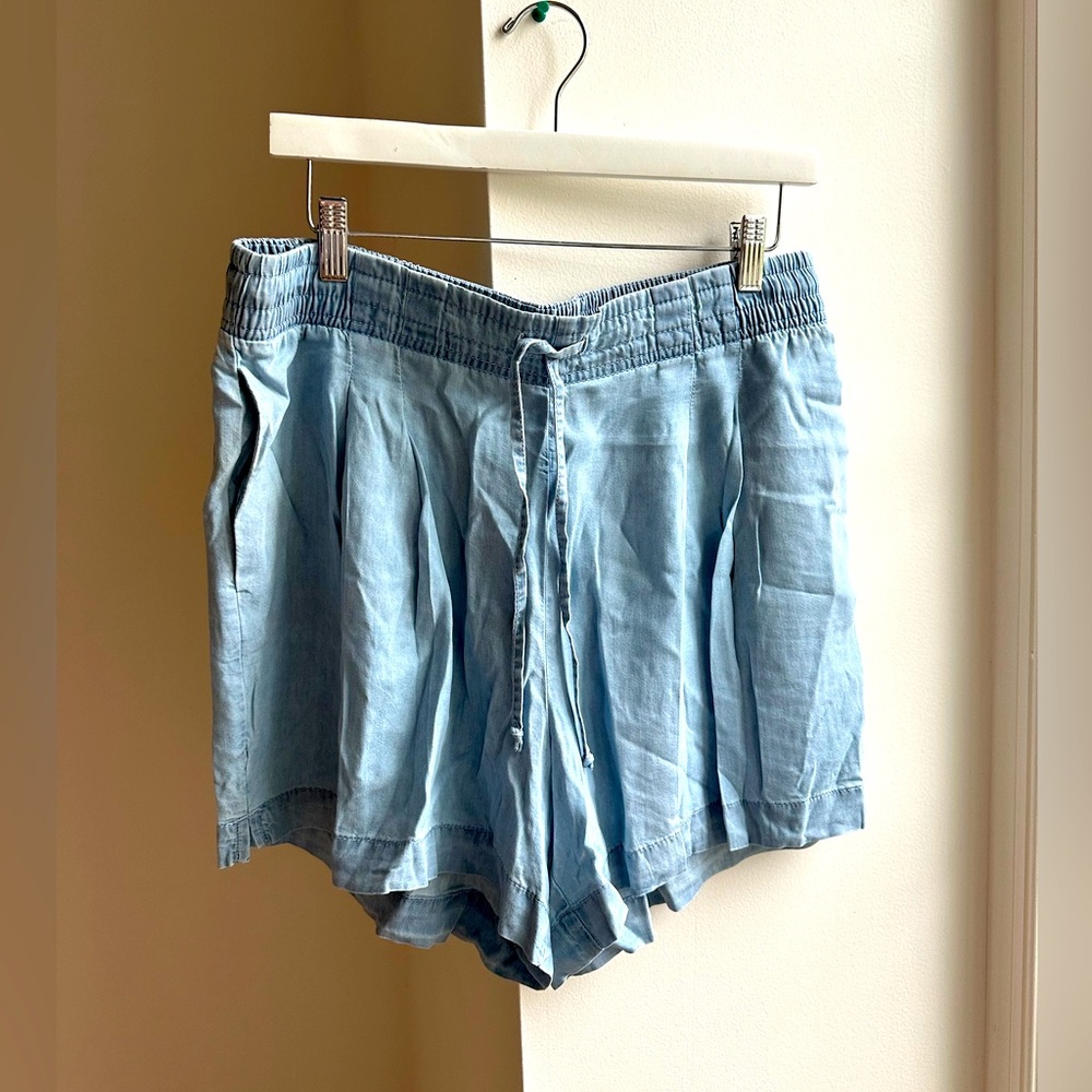 Vince Camuto Women’s Chambray Shorts NWT M
